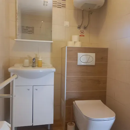Iris I Ana Apartament *
